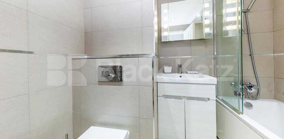 			STUNNING TWO BED!, 2 Bedroom, 1 bath, 1 reception Flat			 Queens Gardens, LANCASTER GATE